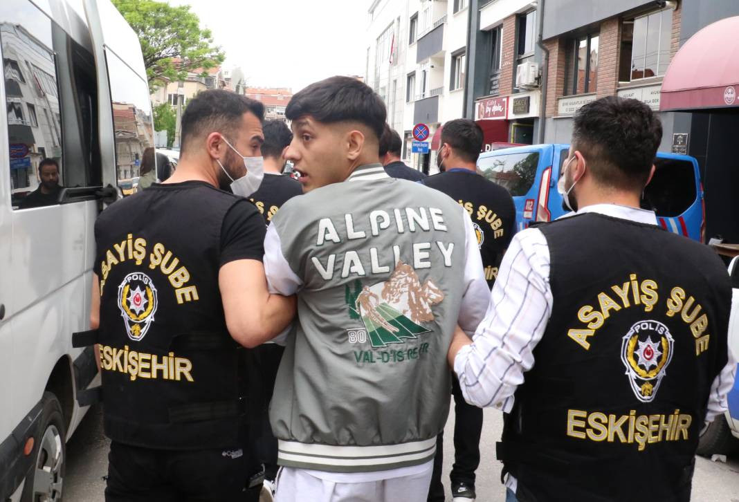 Eşini ve çocuğunu bıçaklayan Afgan’ı yaralayan 2 genç hapse girdi. Adalet ölürse devlet ölür demişler - Resim: 3